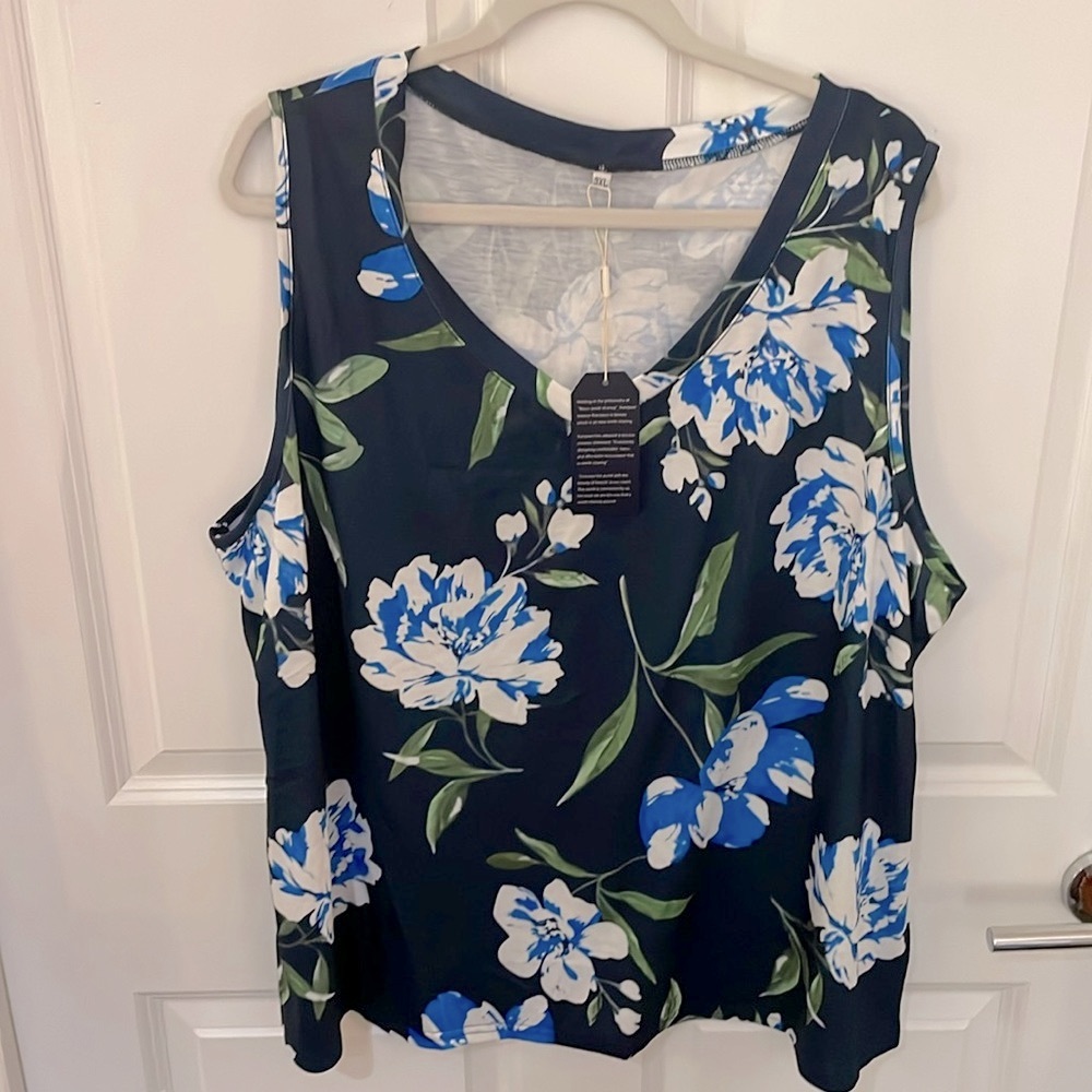 Sampeel Blue Floral v-neck tank top. Size 3XL NWT